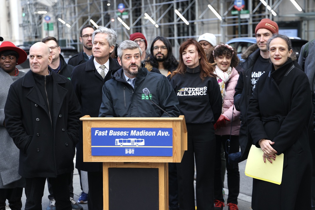NY: Extenderán carriles exclusivos para autobuses en avenida Madison
