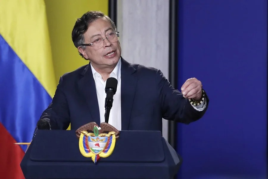 Petro amenaza volver a tomar armas para defender soberanía