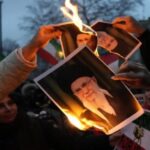 Trump cancela contacto con Irán, llama a seguir protestando