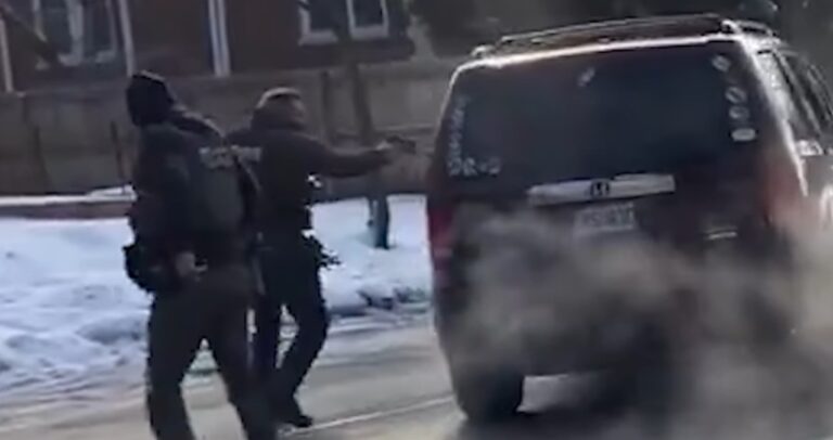 Trump defiende actuación del agente mató mujer Minneapolis