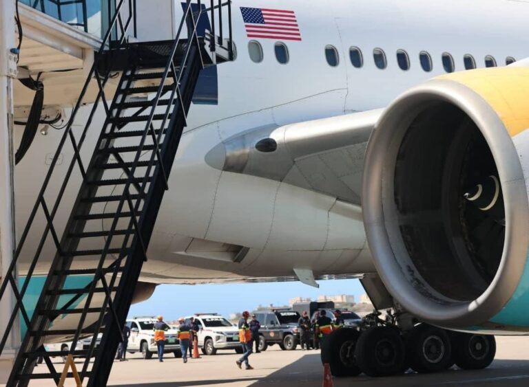 Venezuela recibe vuelo con 235 migrantes deportados de EEUU