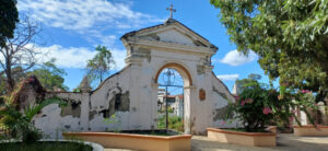 Abandonado el viejo cementerio de Baní