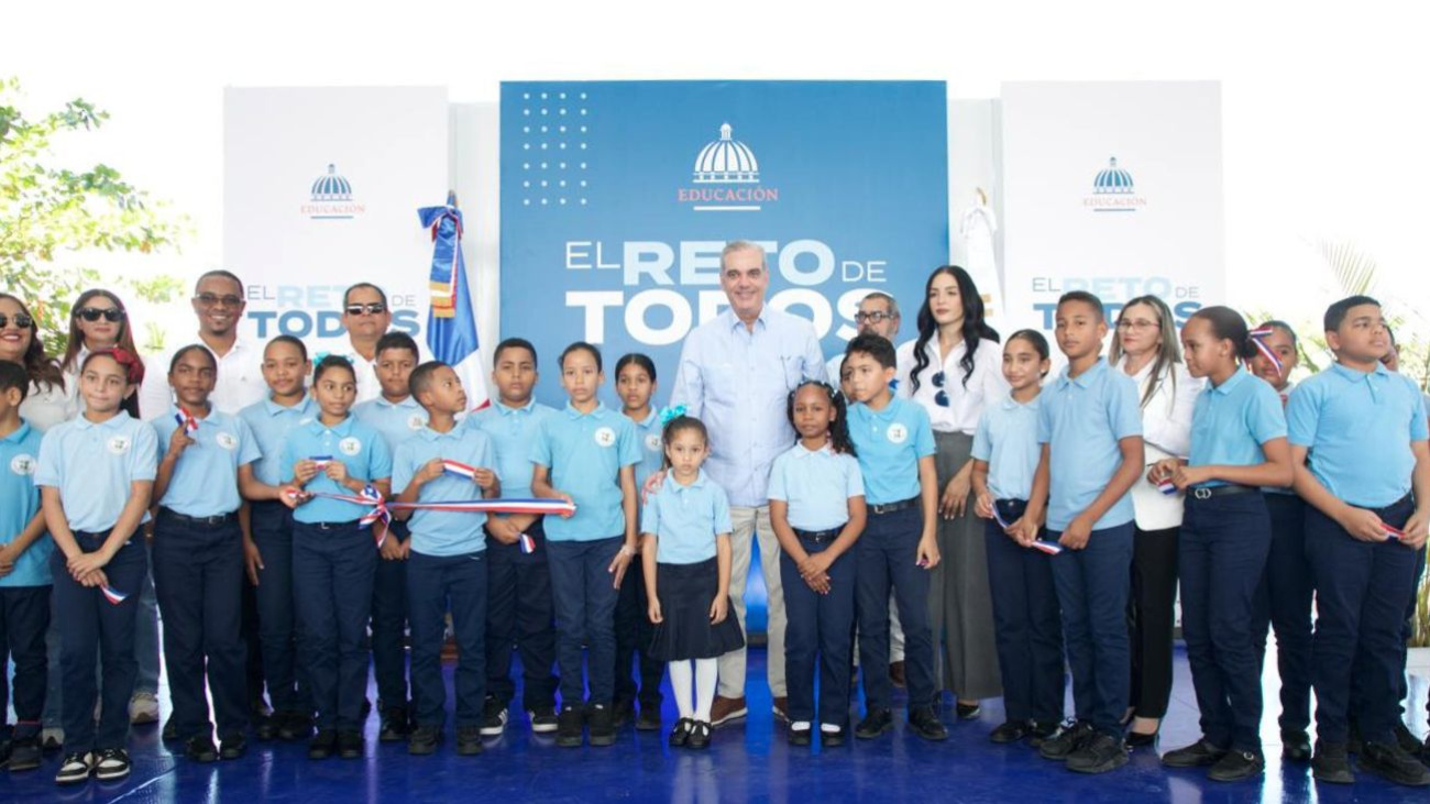 Abinader inaugura techados deportes en Villa Los Almágigos Abinader inaugura techados deportes en Villa Los Almágigos