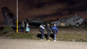BOLIVIA: Al menos 22 muertos y 30 heridos tras caer un avión