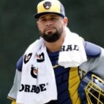 Gary Sánchez firma contrato con los Cerveceros Milwaukee