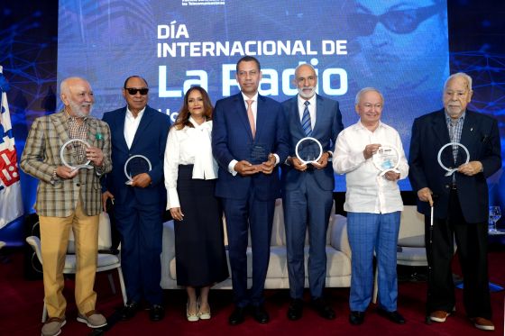 Indotel rinde homenaje a Radhamés Aracena en Día Radio