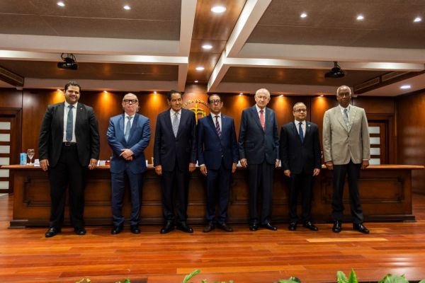 Juez Ramón Herrera Carbuccia pone en circulación dos obras