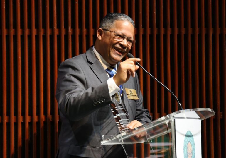 MEXICO: Cámara de Diputados reconoce a dominicano Alcedo Magarín