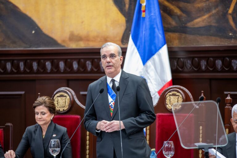 Presidente destaca fortaleza de sistema financiero dominicano