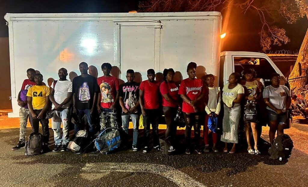 Preso conductor transportaba a haitianos indocumentados 