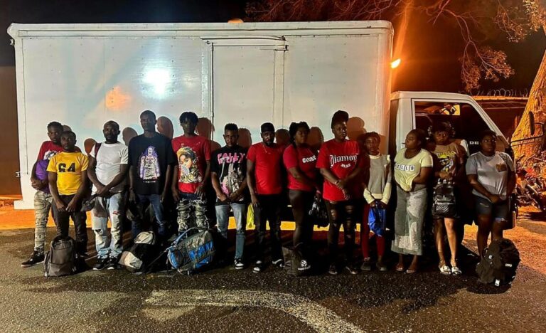 Preso conductor transportaba a haitianos indocumentados 