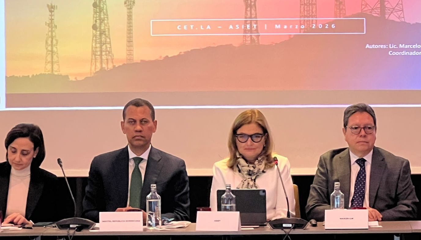 BARCELONA: Gómez Mazara aboga por regulación de las telecomunicaciones BARCELONA: Gómez Mazara aboga por regulación de las telecomunicaciones