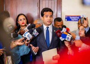 Dice 75 % de nuevos empleos provienen del sector público