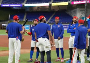 Equipo dominicano practica con miras Clásico Mundial Beisbol