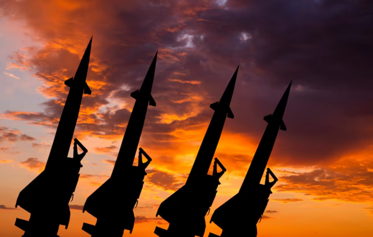 EU prueba misil con capacidad para portar ojivas nucleares