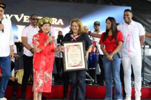 Jandy Ventura El Legado llena de ritmo el Barrio Chino de SD