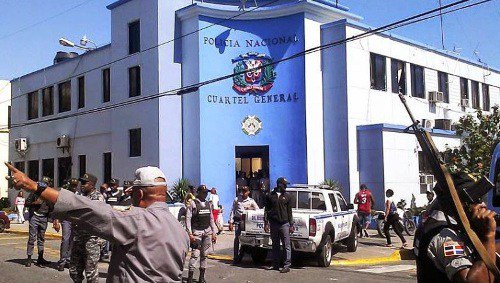 PN suspende y somete agentes por presunto robo dinero en SC