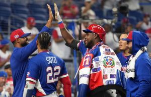 RD gana duelo a Venezuela y avanza invicto Clásico Mundial