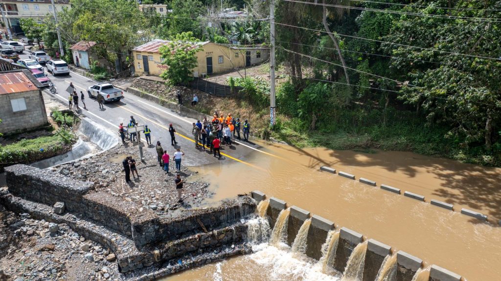 Envían equipos pesados a zonas del Este afectadas por las lluvias