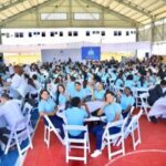 Abinader exhorta estudiantes prepararse inglés y tecnología