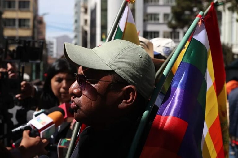 BOLIVIA: Renuncian ministros de Educación y de Defensa