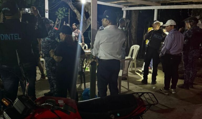 EL SEIBO: Realizan operativo contra venta alcohol y armas