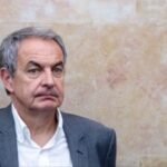 Zapatero metió los dos pies en un solo zapato