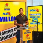 LEIDSA entrega 25 millones a panadero ganador del Súper Kino TV
