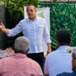Movimiento MIVOS y el abogado Máximo Miñoso agasajan a padres  en Santo Domingo Este