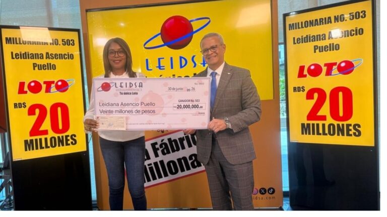 LEIDSA entrega RD millones a emprendedora ganadora del Loto