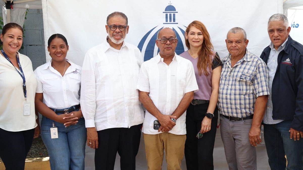 Desarrollo de la Comunidad, junto a otras instituciones, realiza jornada asistencial en Las Zanjas de San Juan Desarrollo de la Comunidad, junto a otras instituciones, realiza jornada asistencial en Las Zanjas de San Juan