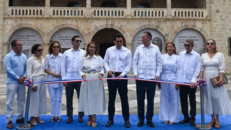 David Collado entrega el remozado Alcázar de Colón e inicia proyecto de iluminación en la Ciudad Colonial