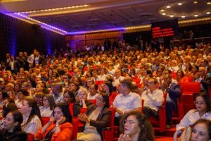 Abinader promete transformar sistema educativo dominicano