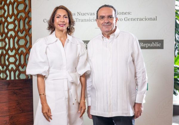 Cigarro dominicano celebra foro sobre el relevo generacional