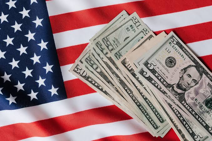 Fabricamos dólares y somos los más endeudados (OPINION)