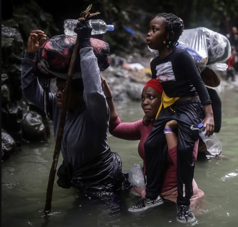 Fotógrafos 9 países y RD llevan al Bronx historias de migración