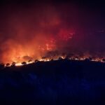 Gran incendio afecta Madrid; amenaza Escorial y base NASA
