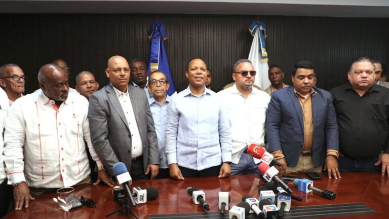 Transportistas respaldan al INTRANT, ratifican que no habrá aumento del pasaje y apoyan operativo de fiscalización en Santiago