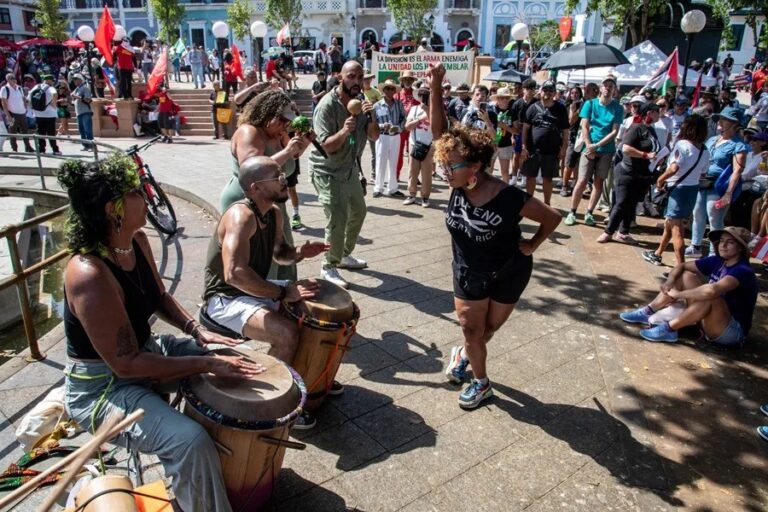 Miles de personas reclaman la independencia de Puerto Rico