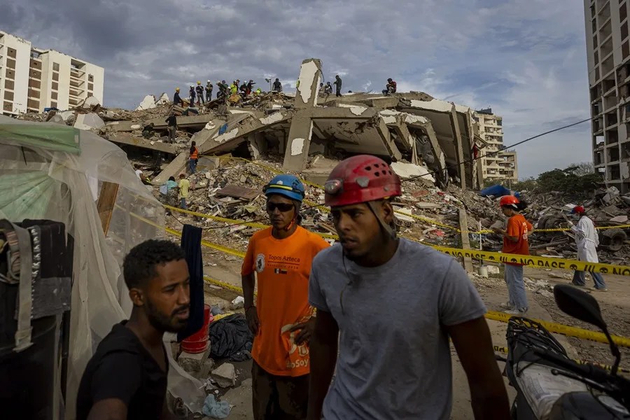 "No podemos dejar a nadie atrás": venezolanos siguen buscando a los desaparecidos un mes después de la tragedia