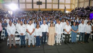 Abinader inaugura liceo en San Juan y encabeza graduación