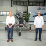 Abinader y Asfura conocen el ensamblaje de avión TS-7 Dulus