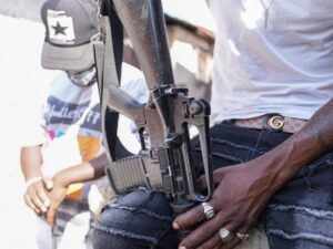 Al menos 30 muertos a manos de pandillas en el este de Haití