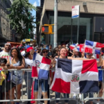 Desfile Dominicano tiñe Sexta Avenida de azul, rojo y blanco