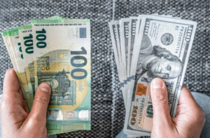 Dólar bajó 31 cts. y euro subió; eran vendidos a .74 y .99