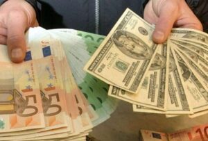 Dólar subió 20 cts. y era vendido a .70; el euro sigue a .03