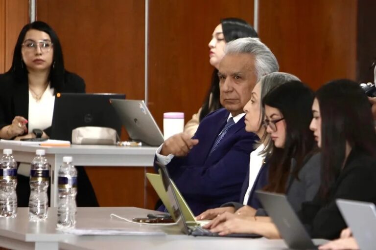 ECUADOR: Un tribunal declara culpable a expresidente Moreno