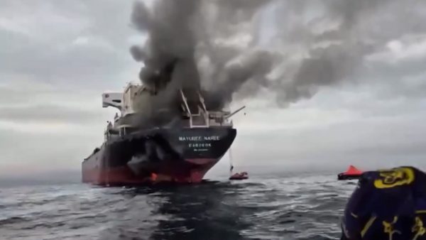 EE.UU. desmiente a Irán sobre incendio petrolero en Ormuz