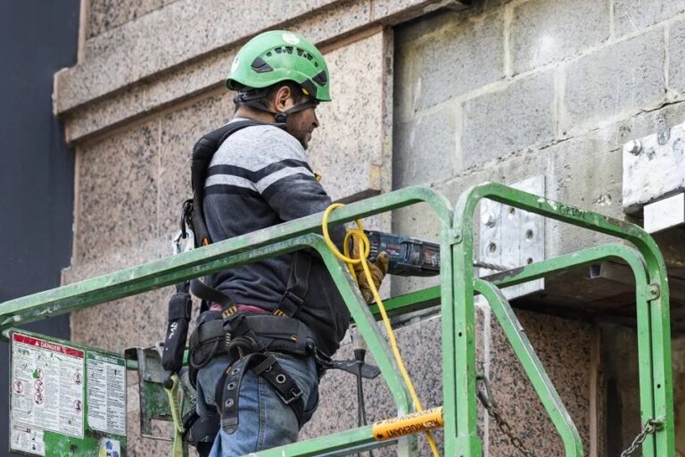 El desempleo en EE.UU. baja en mes julio una décima al 4,1 %