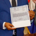Gobierno entrega de títulos de parques nacionales al Estado